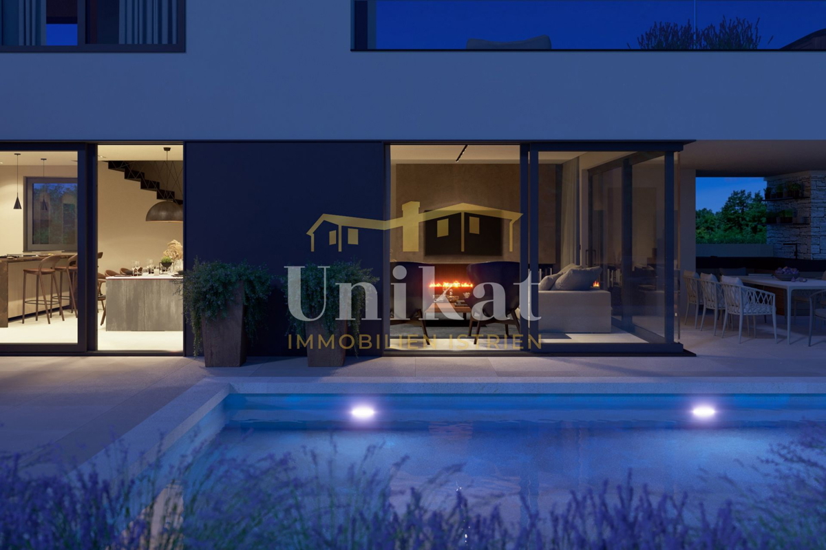 Hiša z veliko strešno teraso in bazenom